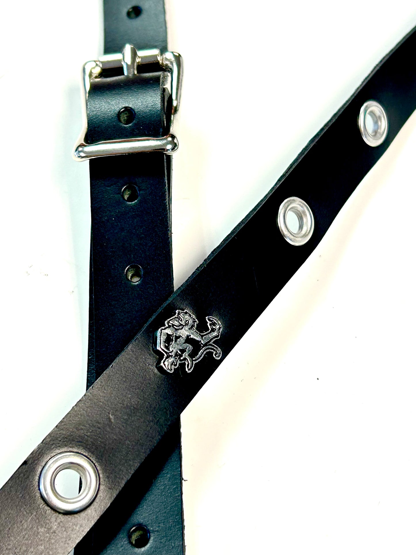 Red Monkey Designs Eyelet Slasher Guitar Strap (Black/Antique Silver, Size: 1)